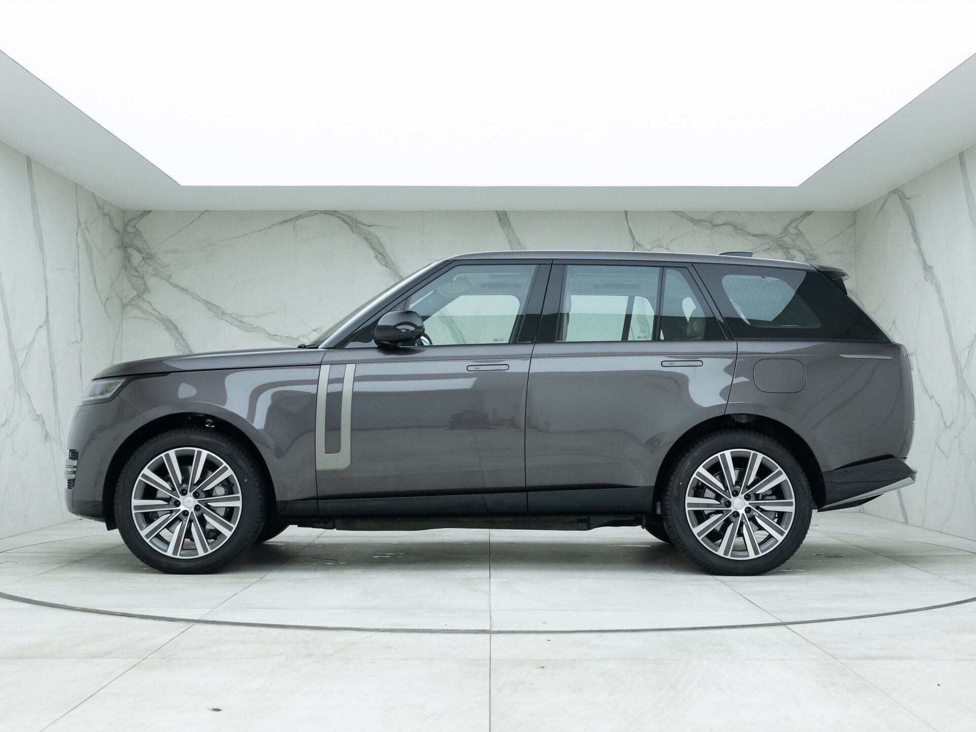 Used Land Rover Range Rover P460e SE For Sale Charente Grey Used Land Rover Range Rover P460e SE For Sale Charente Grey